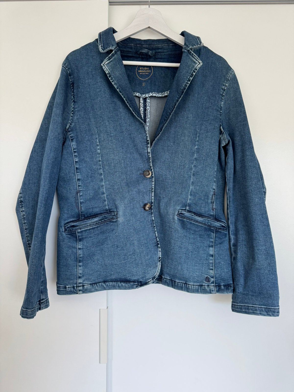 Studio Anneloes Laurie denim blazer blauw | maat L, Blauw, Maat 42/44 (L), Ophalen of Verzenden, Zo goed als nieuw