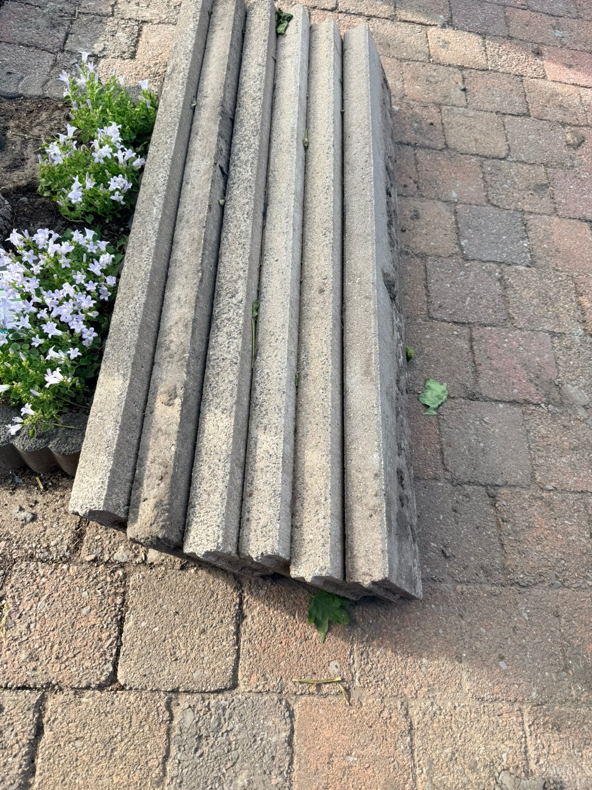 Gratis af te halen! Opsluitband beton, Ophalen, Zo goed als nieuw, Minder dan 180 cm, Palen
