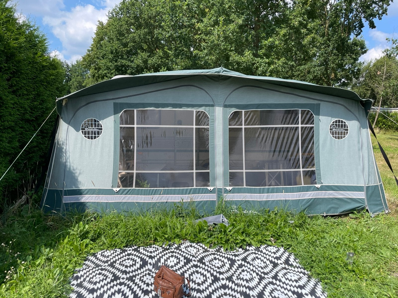 Caravan met voortent en staanplaats te koop, Particulier, Rondzit