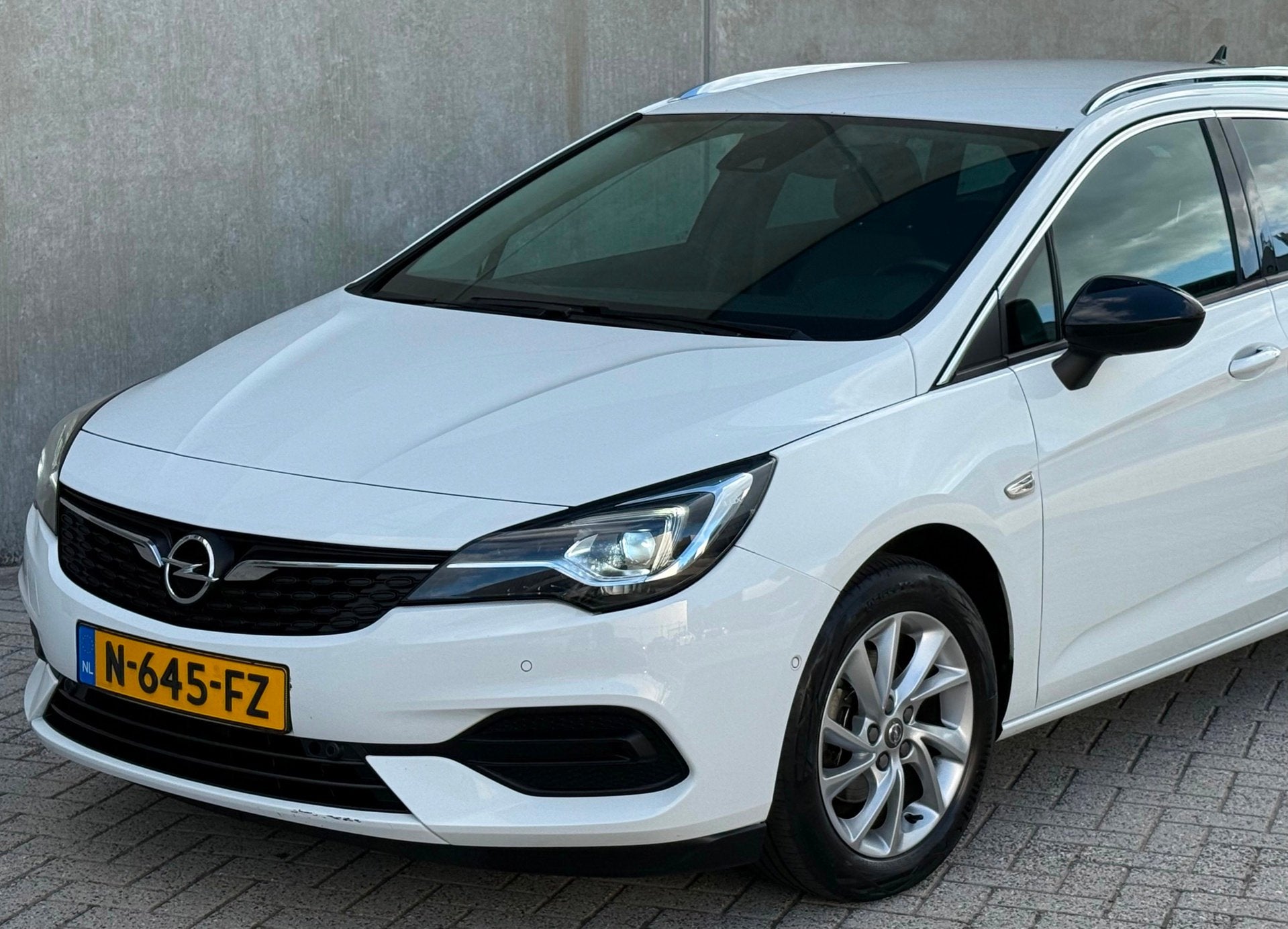 Opel Astra Sports Tourer 1.2 130pk 2021 Wit CAMERA|1E EIG|NA, Voorwielaandrijving, Automatische klimaatregeling, 1199 cc, Leder en Stof