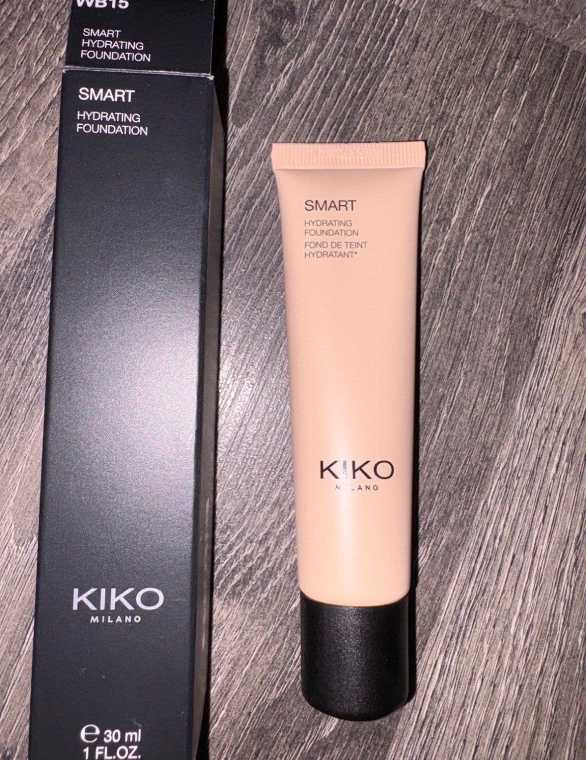 Kiko hydrating foundation NIEUW IN DOOS nyx fenty huda, Ophalen of Verzenden, Zo goed als nieuw, Beige, Gehele gezicht