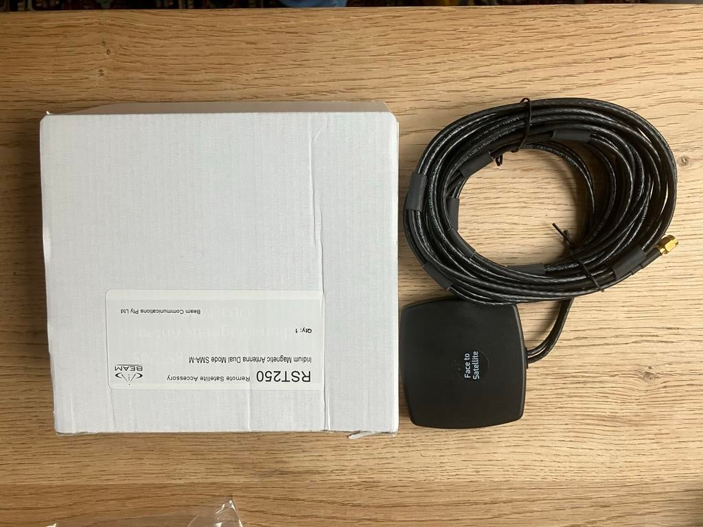 Iridium RST250 magnetische satelliet antenne, Ophalen of Verzenden, Zo goed als nieuw, Antenne