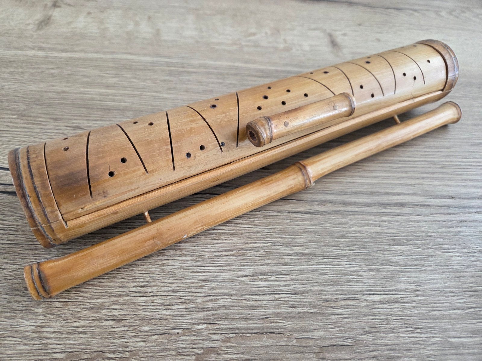 Bamboe wierookbrander met wierookstokjes, Ophalen of Verzenden, Gebruikt, Bruin, Hout