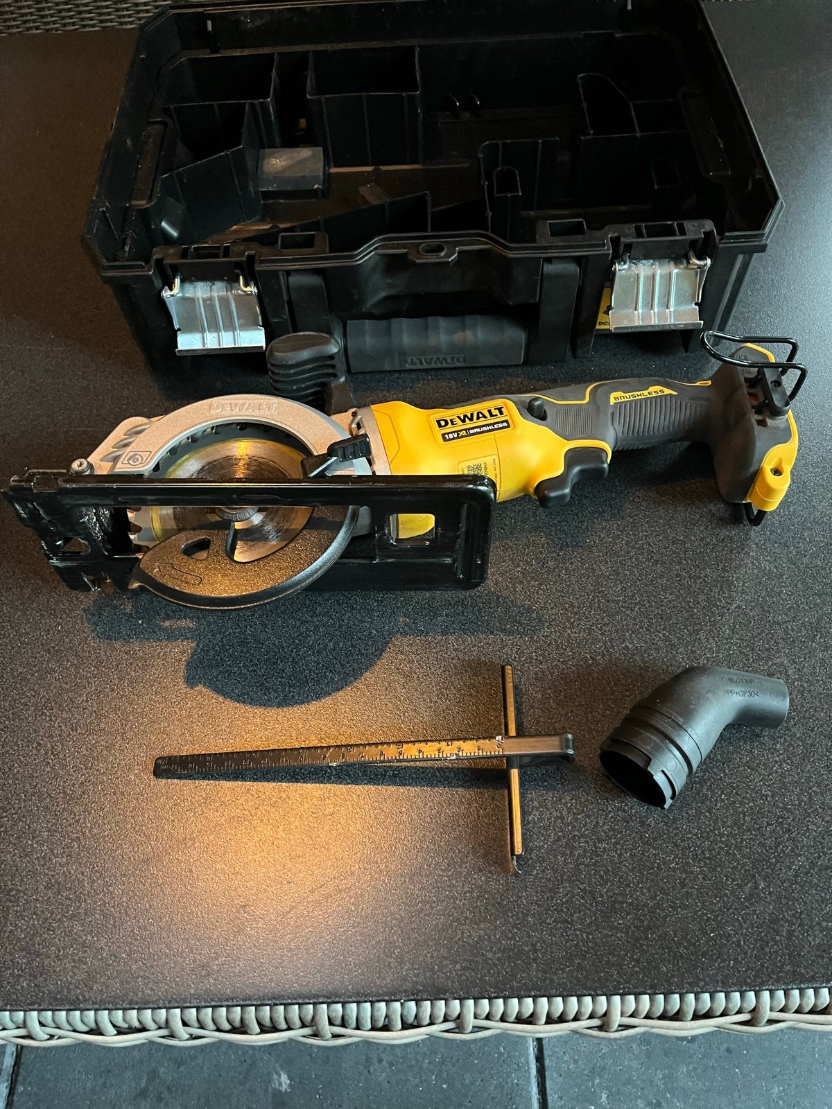 DeWalt DCS571NT-XJ XR Cirkelzaag 18V 115 mm, Doe-het-zelf en Verbouw, Cirkelzaag, Ophalen of Verzenden, Zo goed als nieuw, 30 tot 70 mm