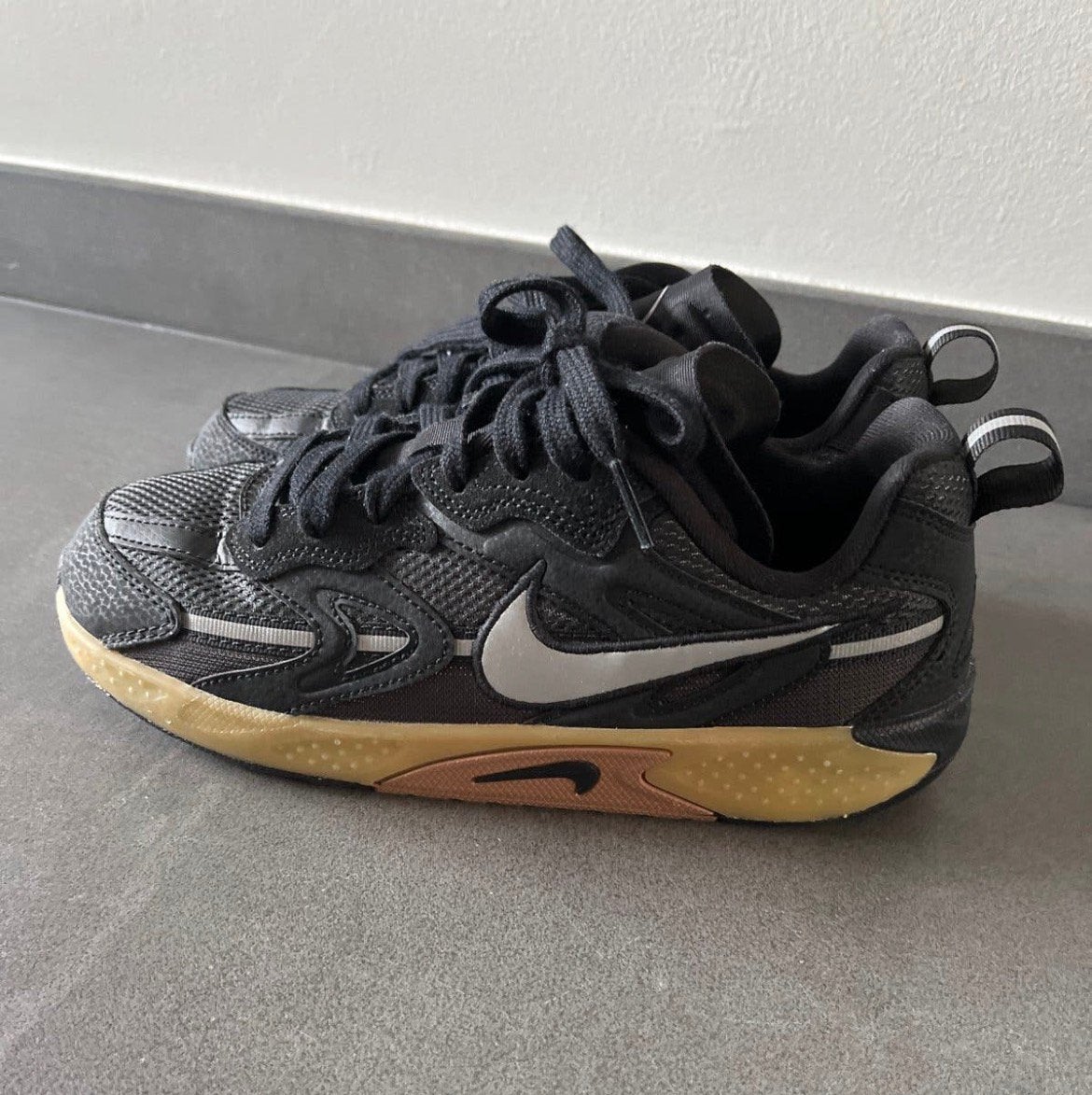 Nike Jam Sneaker mt 37,5, Ophalen of Verzenden, Zo goed als nieuw, Jongen of Meisje, Sportschoenen