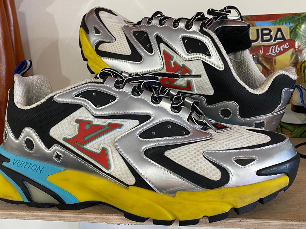 LV Runner Tactic Sneakers 'Zilver Multi-color', Sport en Fitness, Karting, Ophalen of Verzenden, Gebruikt, Kleding of Schoenen