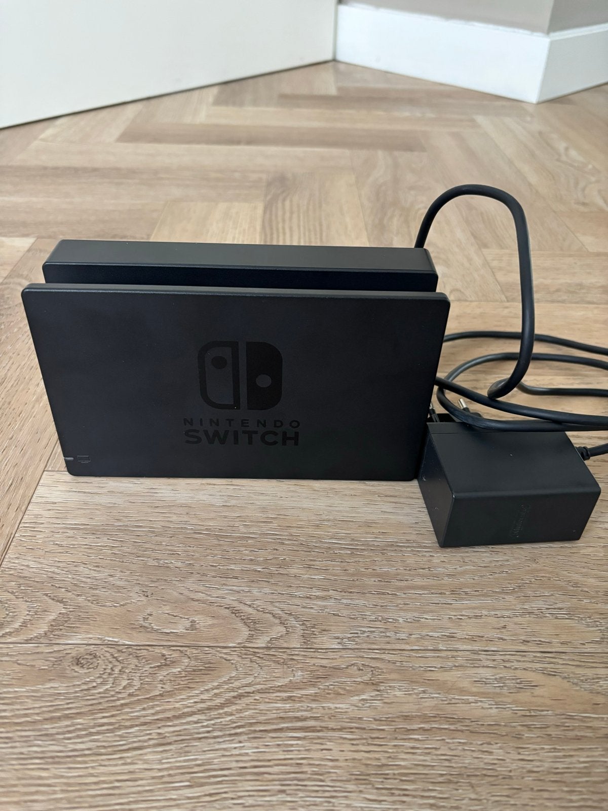 Nintendo Switch Dock met adapter, Ophalen, Zo goed als nieuw, Zonder controller, Switch Original