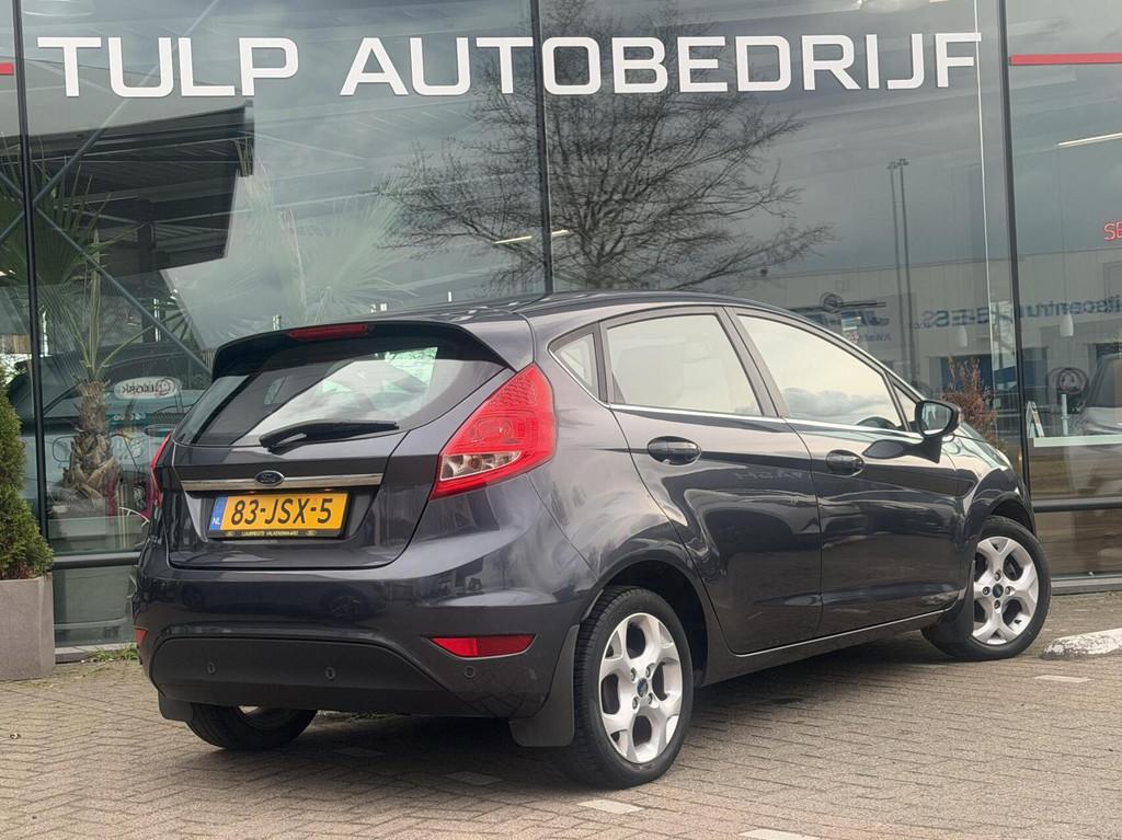Ford Fiesta 1.4 Titanium Automaat 5 drs 2009 Nette auto, Auto's, Parkeersensor, 4 cilinders, Origineel Nederlands, Grijs