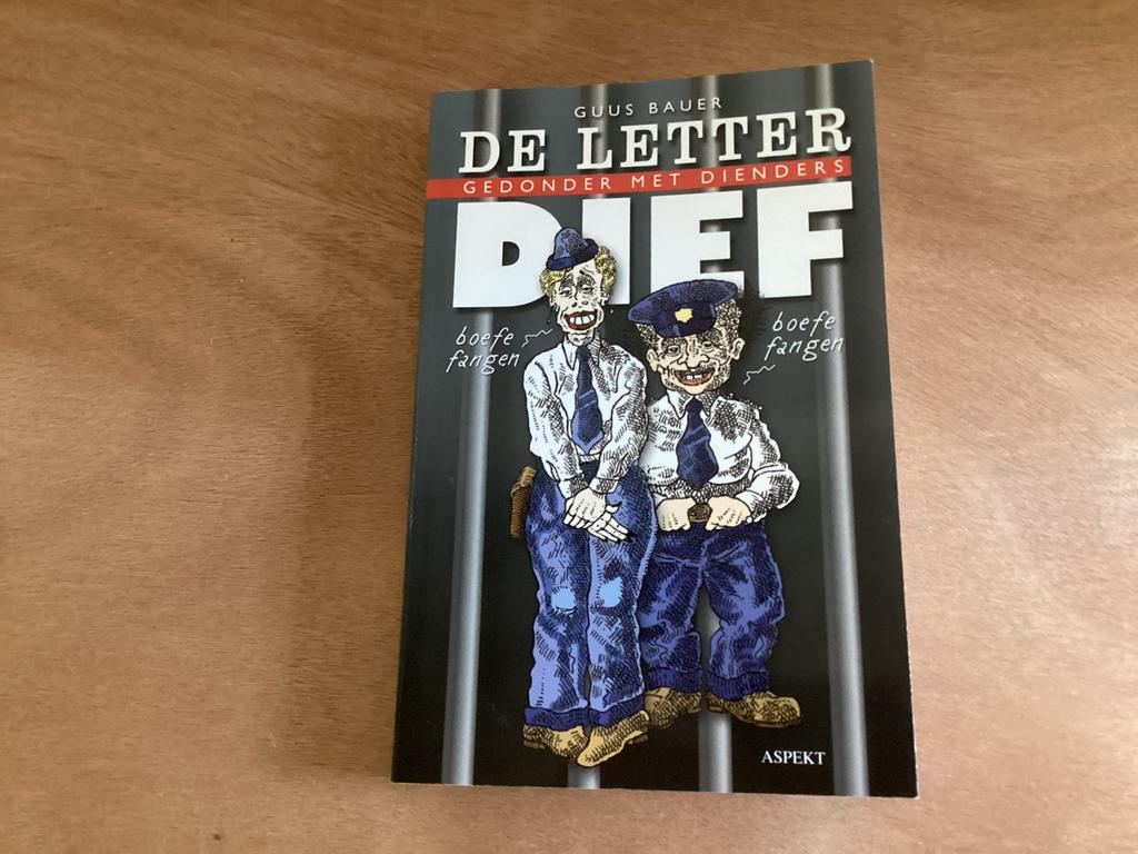 De Letterdief - Guus Bauer (Gedonder met Dienders), Ophalen of Verzenden, Gelezen