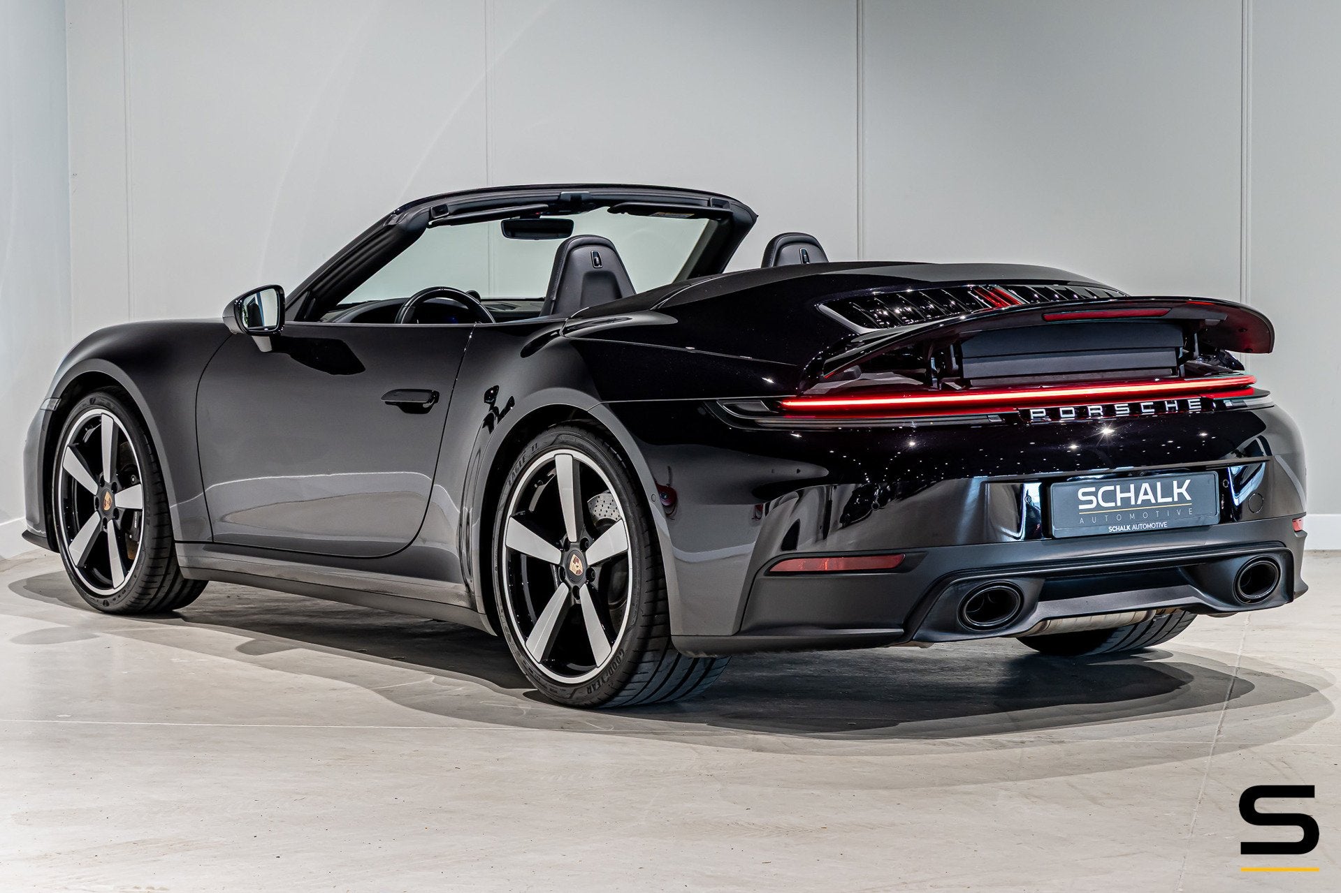 Porsche 911 Cabrio Carrera 992.2|394 PK|Sport Chrono|Sportui, Auto's, Automaat, Dealer onderhouden, Achterwielaandrijving, Zwart