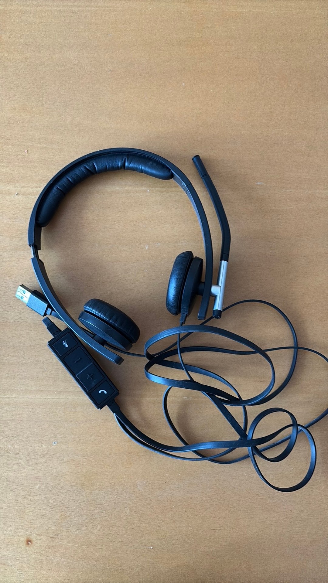 Logitech headset, Computers en Software, Ophalen, On-ear, Zo goed als nieuw, Mute-functie