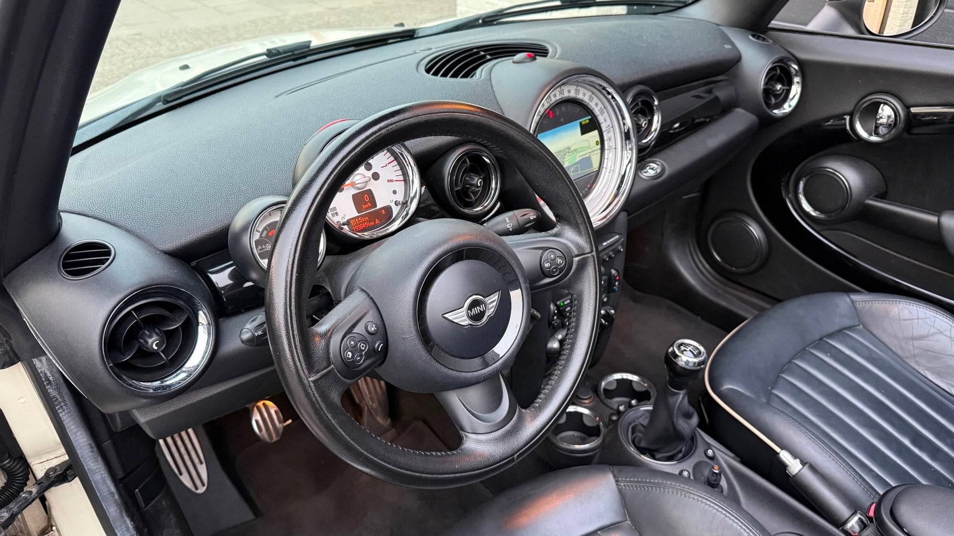 Mini Cabrio 1.6 Cooper S Chili 184pk | Leder | Xenon | Navi, Auto's, Voorwielaandrijving, Euro 5, Gebruikt, Zwart