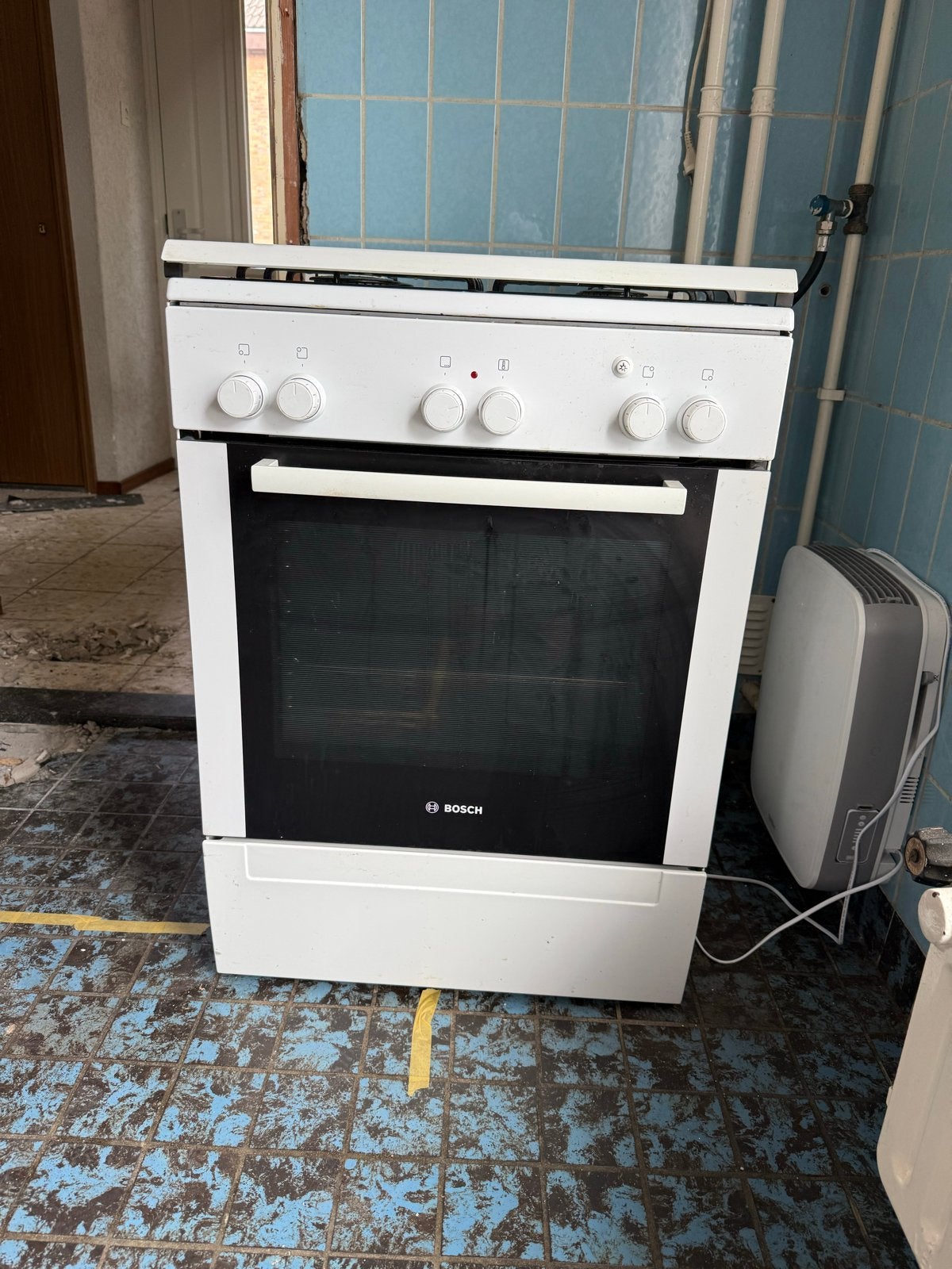 Bosch Vrijstaand Gasfornuis met Oven - Wit, Ophalen, Gebruikt, 4 kookzones, Gas