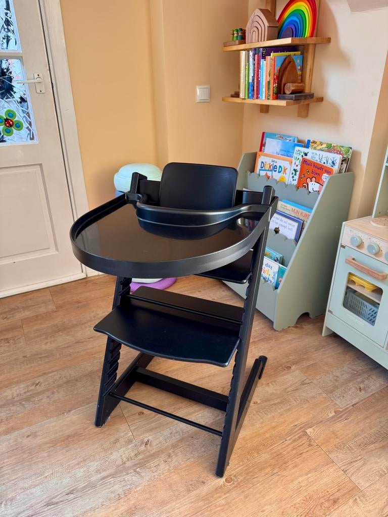Zwarte Stokke tripp trapp stoel incl. accessoires, Ophalen, Zo goed als nieuw, Meegroeistoel