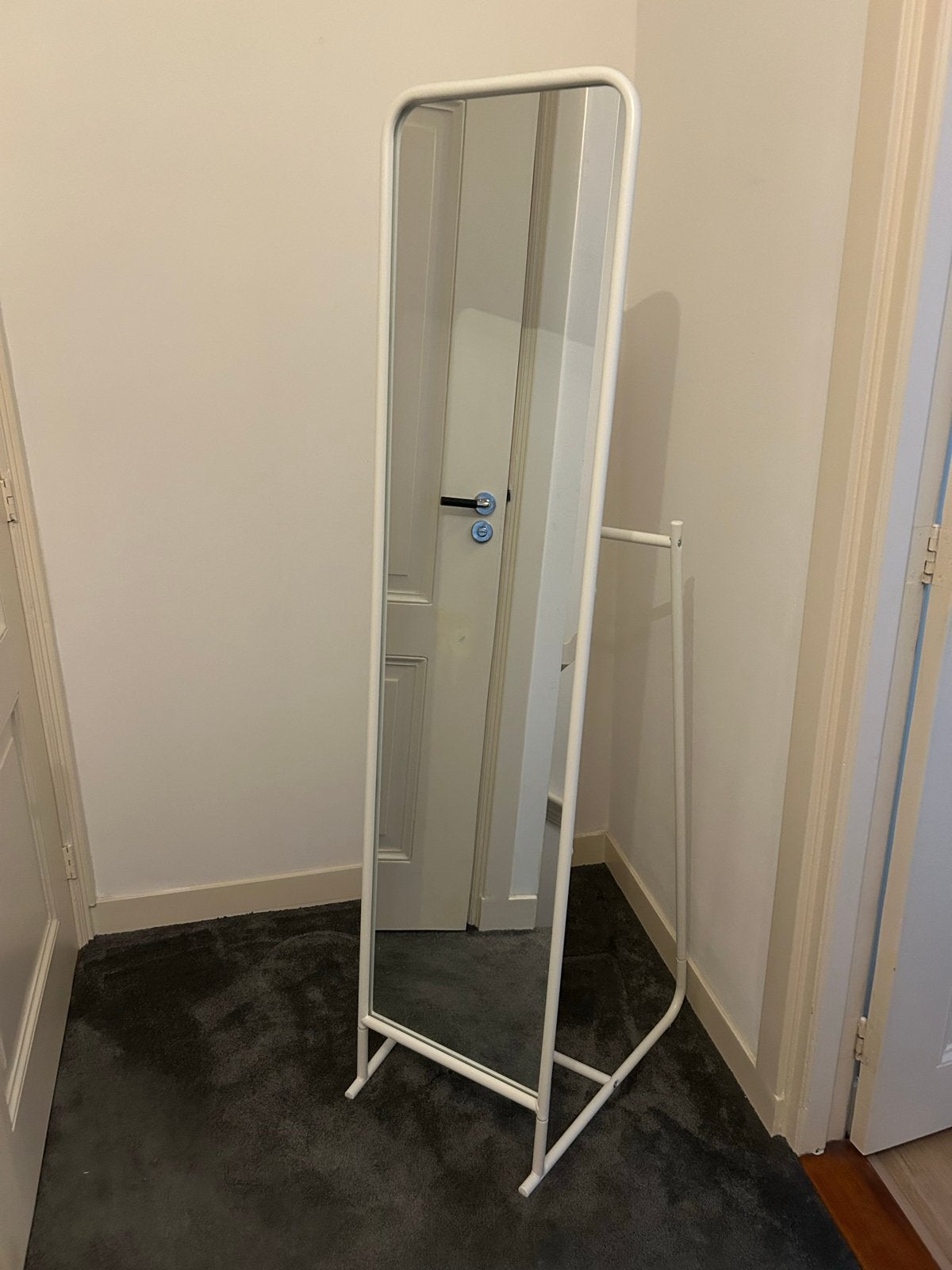 IKEA Knapper spiegel wit met haken en rail, Ophalen, Minder dan 50 cm, Zo goed als nieuw, 150 tot 200 cm