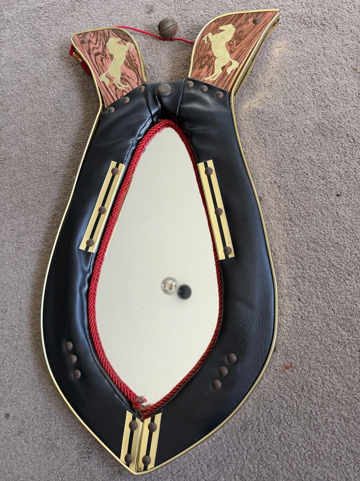 Vintage hoefijzer spiegel met paardenmotief, Minder dan 50 cm, Gebruikt, Ophalen of Verzenden, Minder dan 100 cm