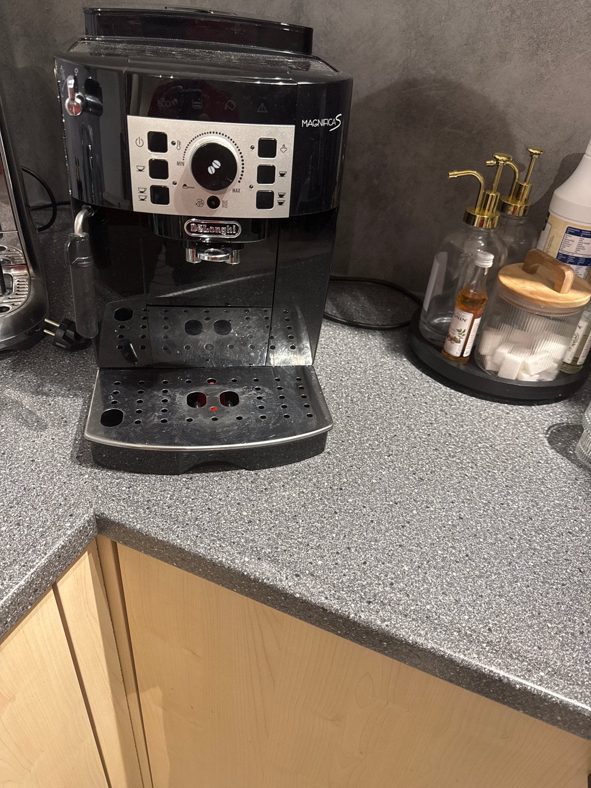 De'Longhi Magnifica S Koffiemachine - Defect, Afneembaar waterreservoir, Espresso apparaat, Gemalen koffie, Ophalen of Verzenden
