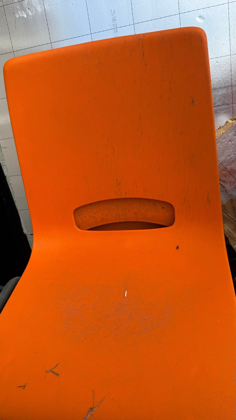 27 Stapelbare Oranje Stoelen - Gebruikt, Ophalen, Kunststof, Gebruikt, Overige kleuren