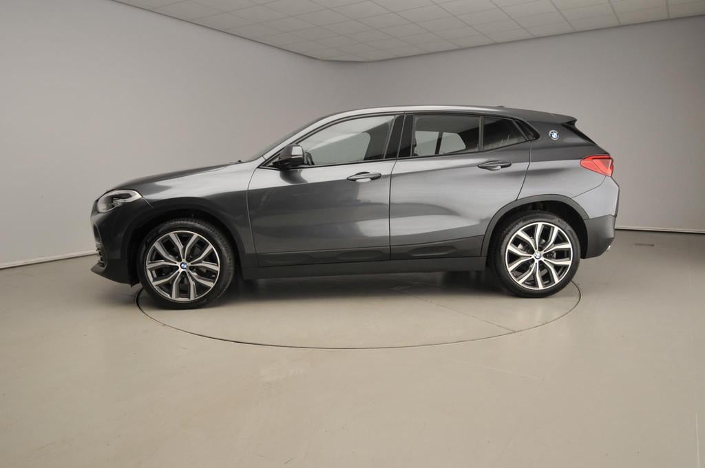 BMW X2 sDrive18i Automaat / Trekhaak / LED / PDC / Navigatie, Auto's, BMW, Gebruikt, Euro 6, Origineel Nederlands, Parkeersensor