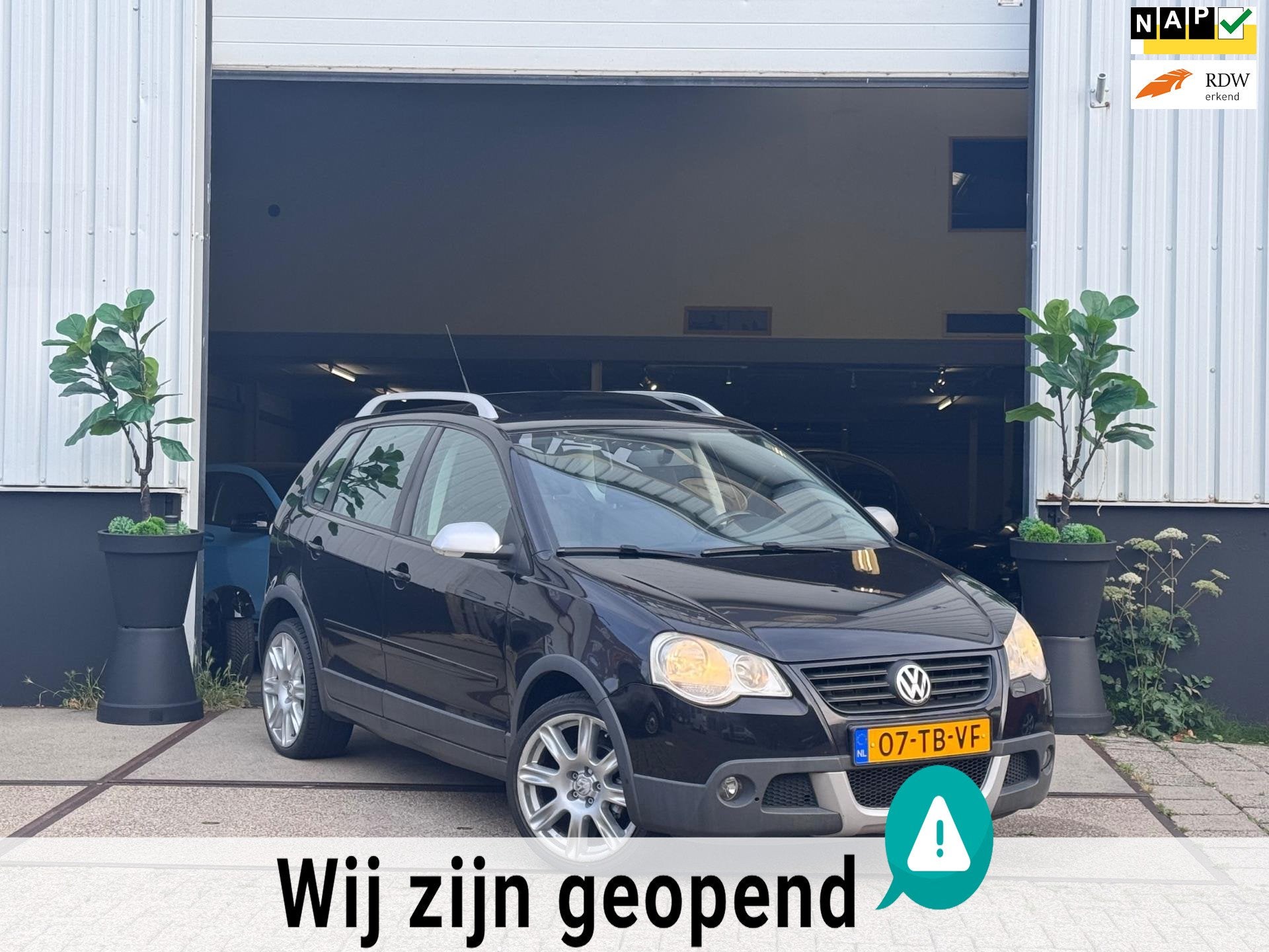 Volkswagen Polo 1.4-16V Cross|PANO|CARPLAY|ELEK.RAMEN|AIRCO|, Voorwielaandrijving, Zwart, Zwart, Origineel Nederlands
