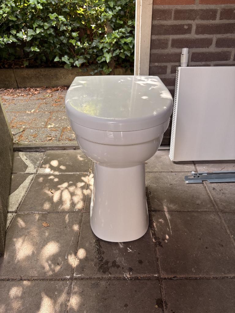 Toiletpot staand, Doe-het-zelf en Verbouw, Sanitair, Ophalen, Gebruikt, Steen, Toilet