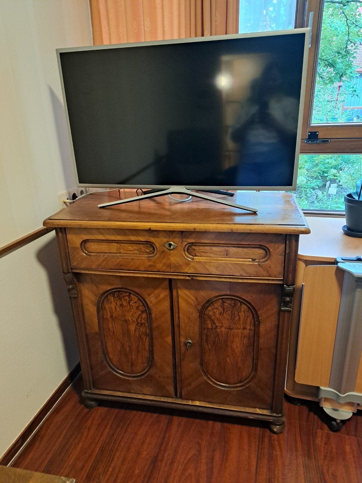 Vintage TV kast / dressoir - 96x48x96 cm, Ophalen