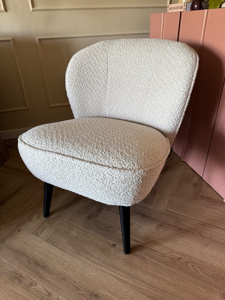 Woood Sara Fauteuil in bouclé stof, Huis en Inrichting, Fauteuils, Ophalen, Zo goed als nieuw, Minder dan 75 cm, 50 tot 75 cm
