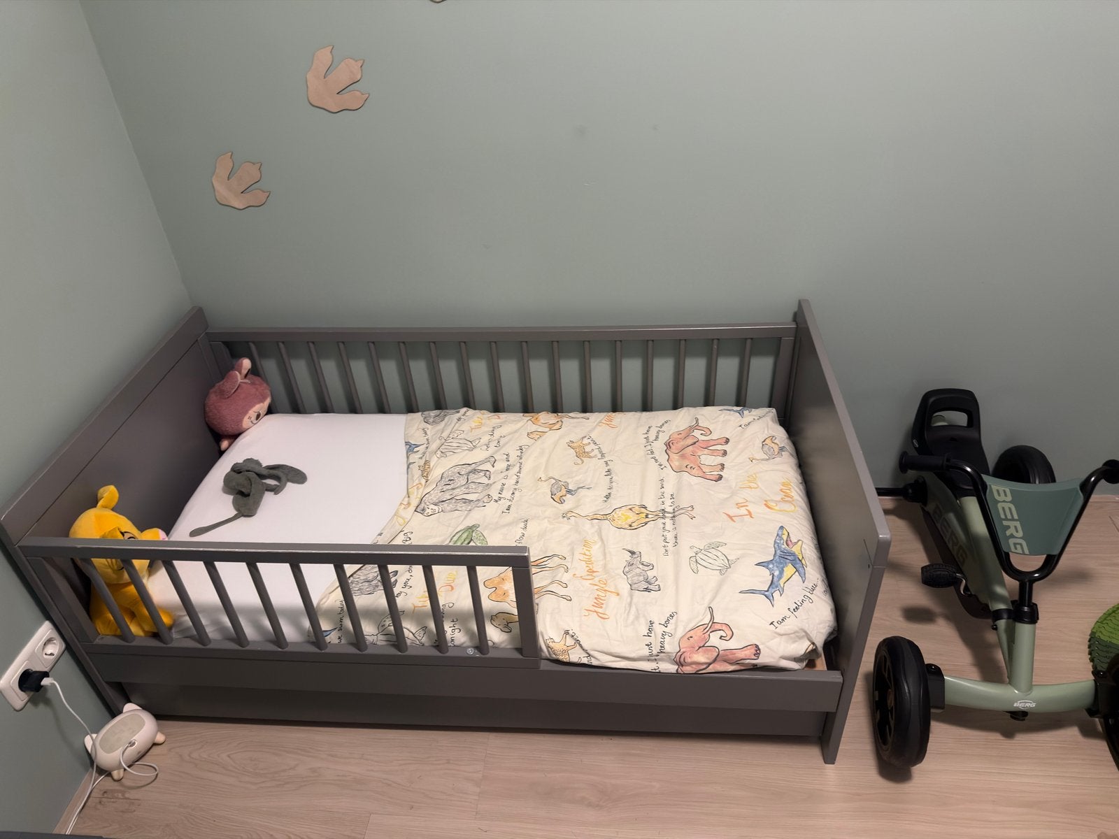 Peuterbed 70x140 met toebehoren en kledingkast, Ophalen, Gebruikt, 70 tot 85 cm, 140 tot 160 cm