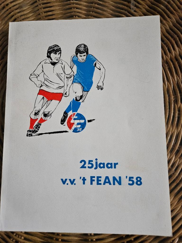 25 jaar  't Fean '58 1958-1983 Luimstra Mook Jongsma Hielema, Ophalen of Verzenden, Zo goed als nieuw, Balsport