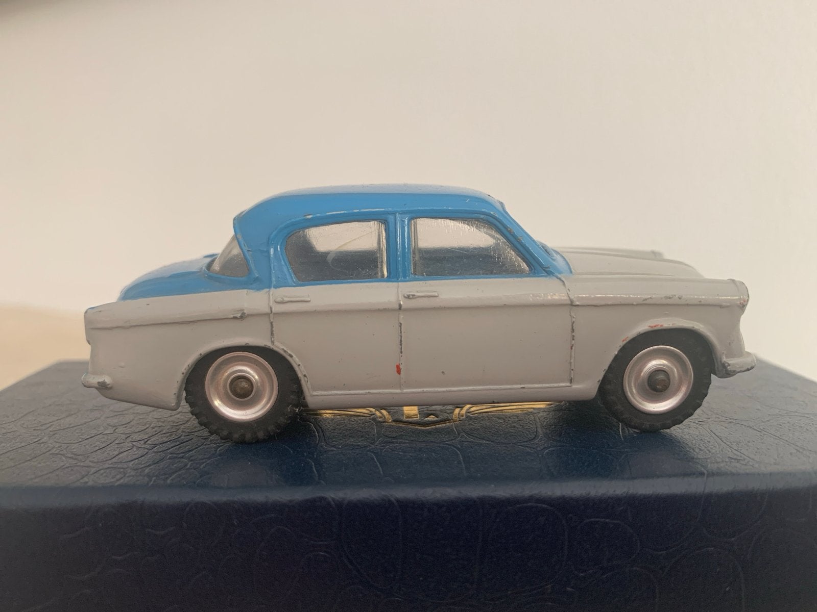 Dinky Toys Hillman Minx - Model 175, Ophalen of Verzenden, Gebruikt