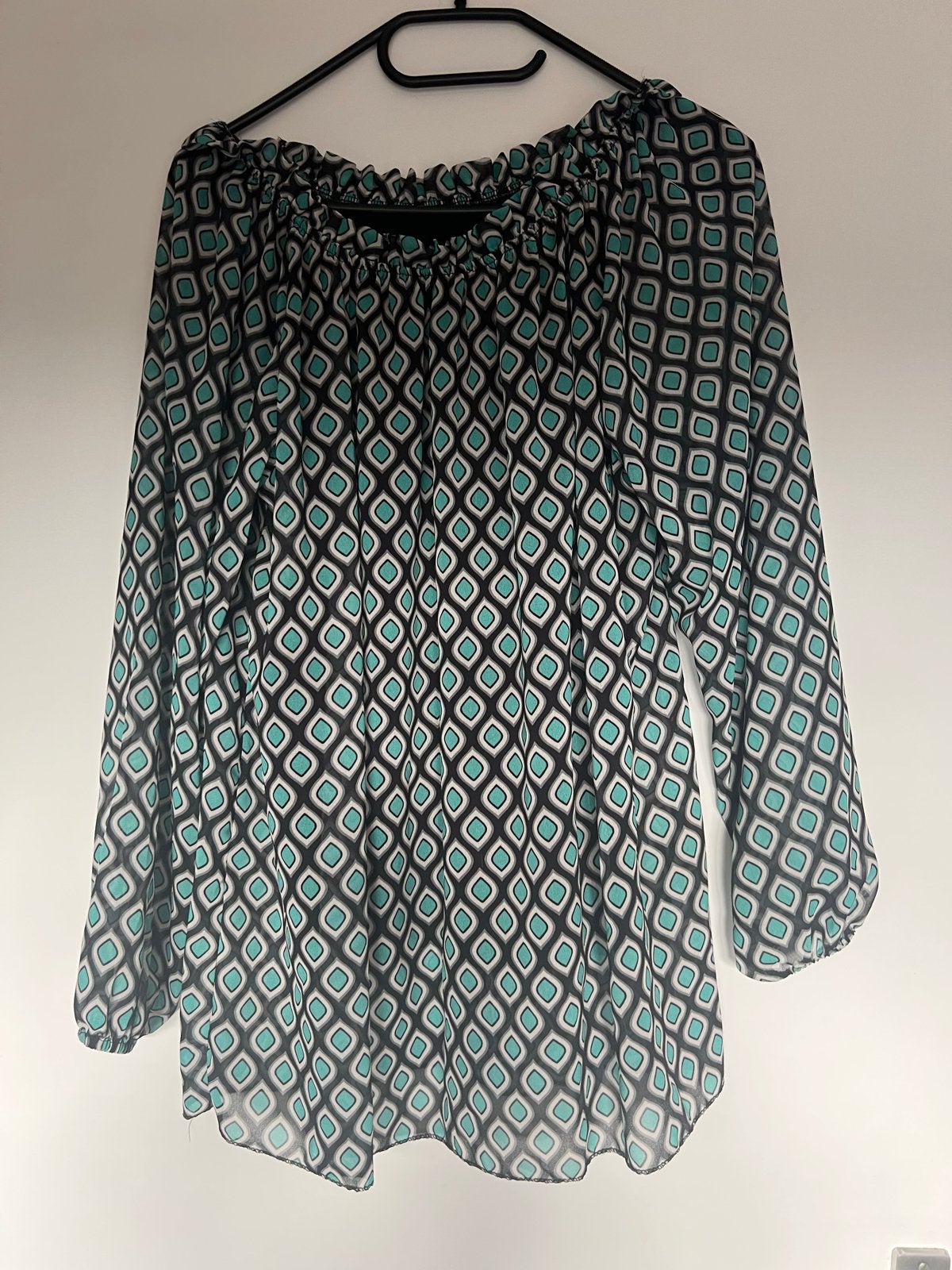 Stijlvolle blouse met geometrische print, Ophalen of Verzenden, Zo goed als nieuw, Maat 38/40 (M), Zwart