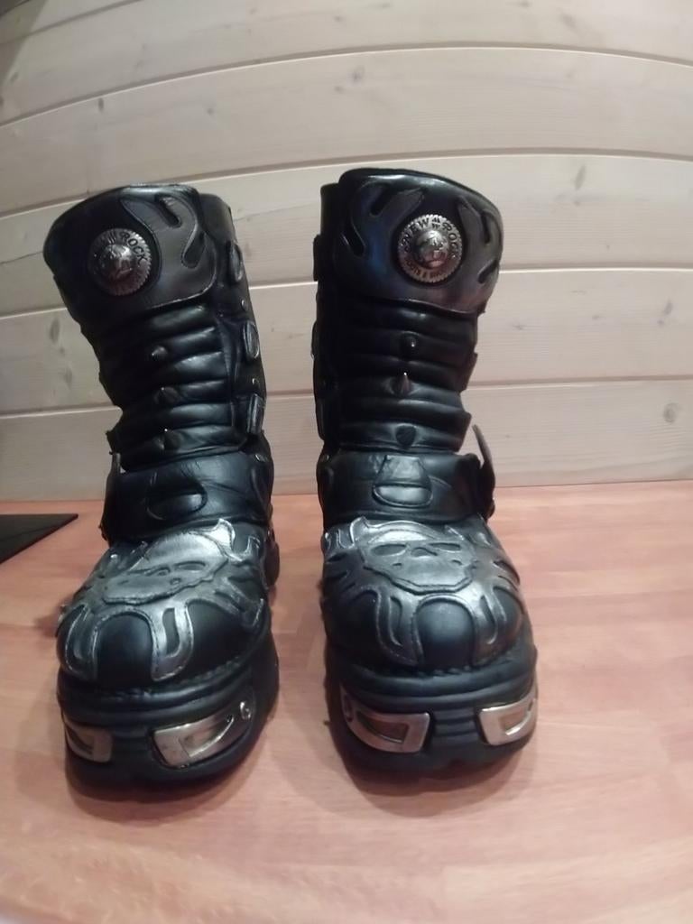 New Rocks ,hoge boots met zilveren details., Kleding | Dames, Schoenen, New Rock, Zwart, Ophalen of Verzenden, Schoenen met hoge hakken