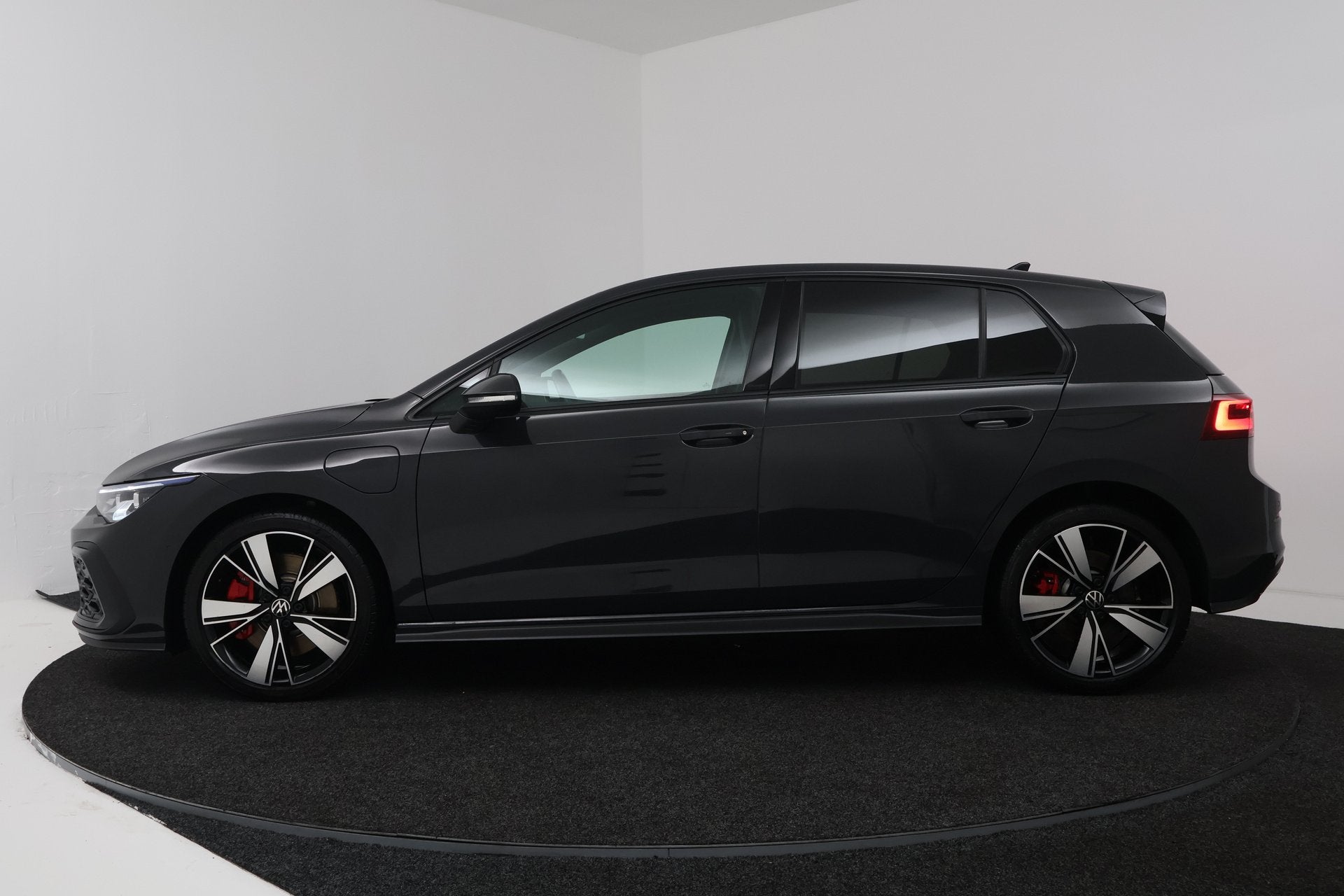 Volkswagen Golf 1.4 eHybrid GTE (MATRIX, STOEL/STUUR VERWARM, Auto's, Stof, Gebruikt, 1524 kg, 84 €/maand