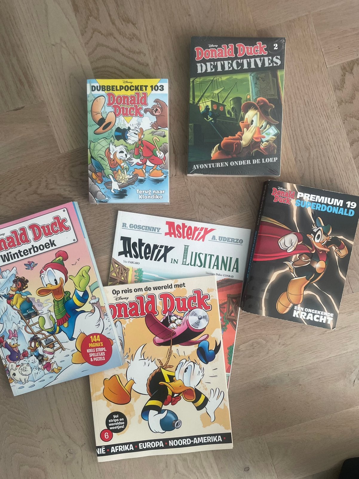 DONALD DUCK PAKKET + ASTERIX, Meerdere comics, Ophalen of Verzenden, Nieuw, Europa