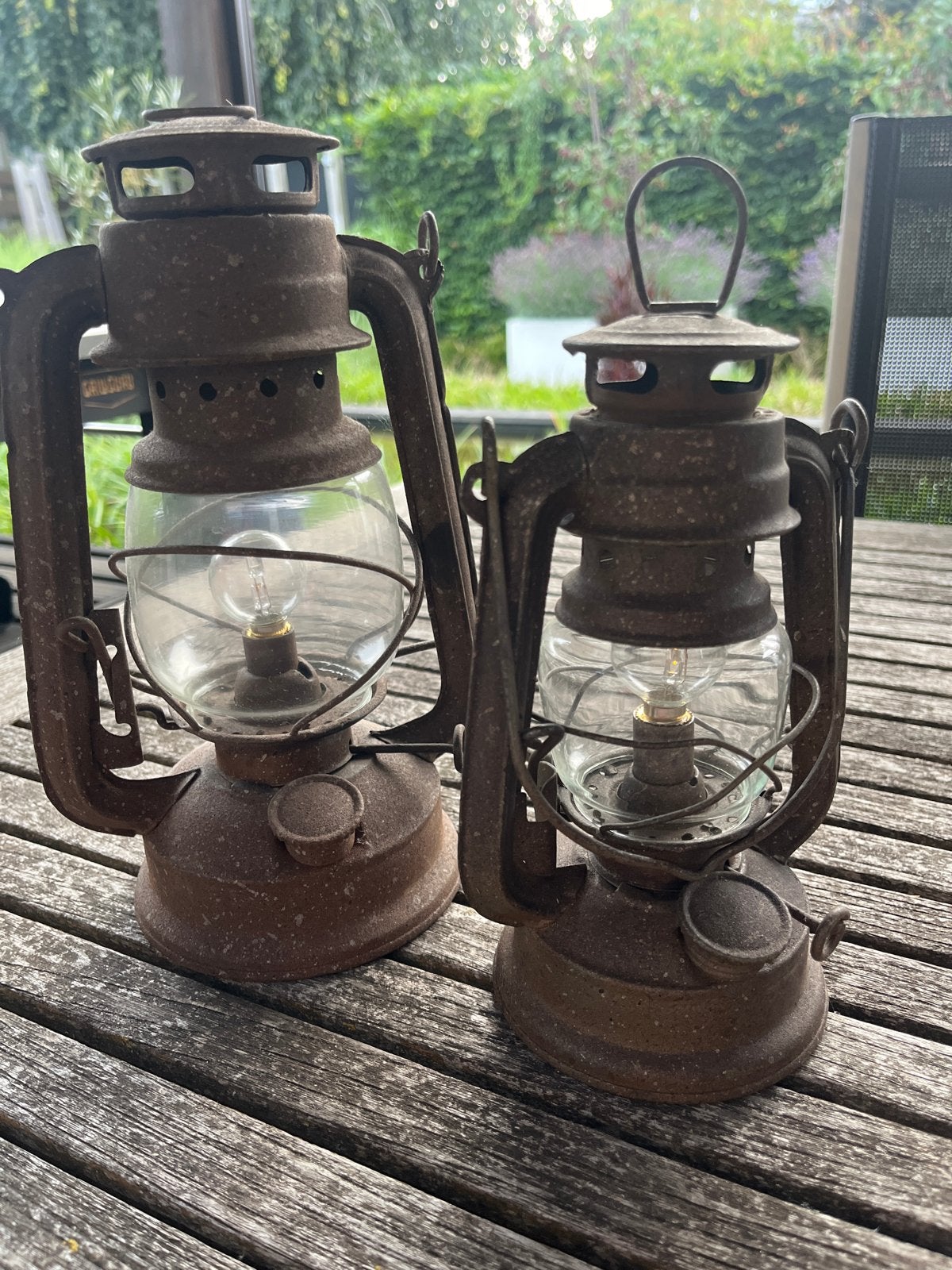 Set van 2 Vintage Roestkleurige LED Lantaarns, Metaal, Overige merken, Gebruikt, Overige fittingen