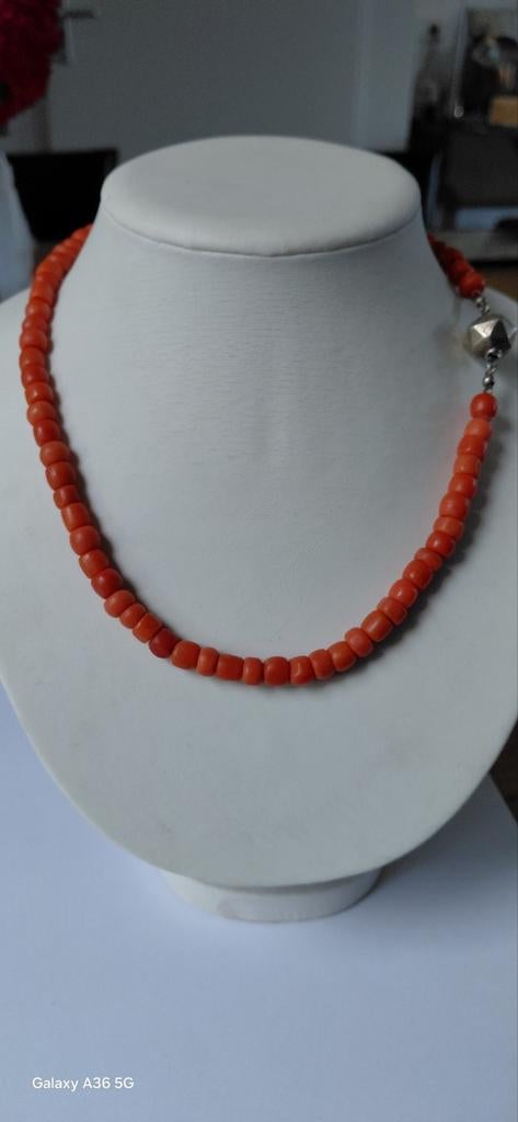zware bloedkoraal ketting met zilveren sluiting, Verzenden, Ketting, Met edelsteen