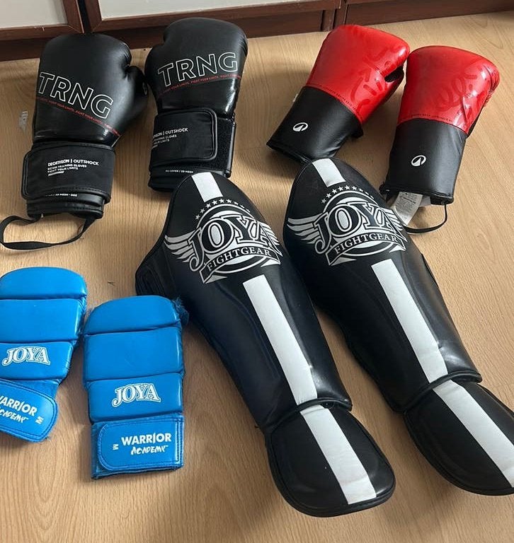Kickboks set, Ophalen, Zo goed als nieuw, Bokshandschoenen