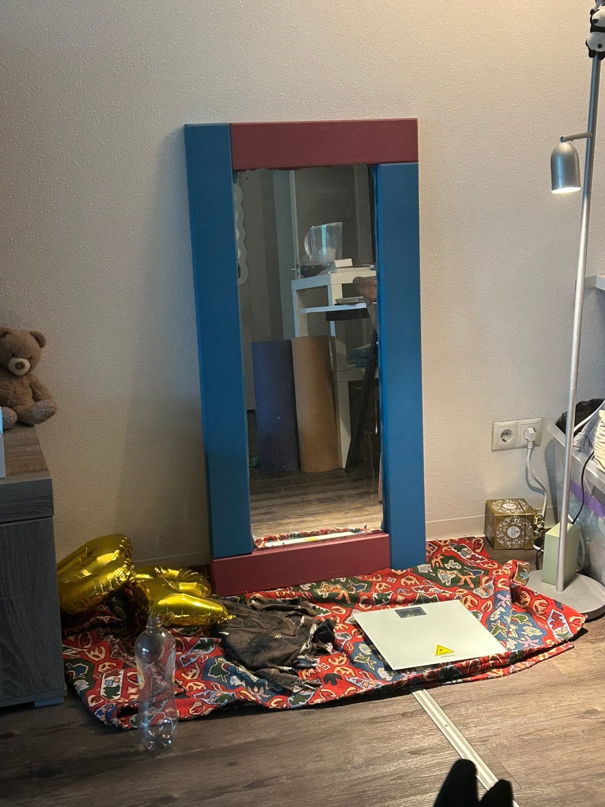 wooden red and blue color full body mirror 1.15x0.6, Verzenden, 100 tot 150 cm, Zo goed als nieuw, Rechthoekig