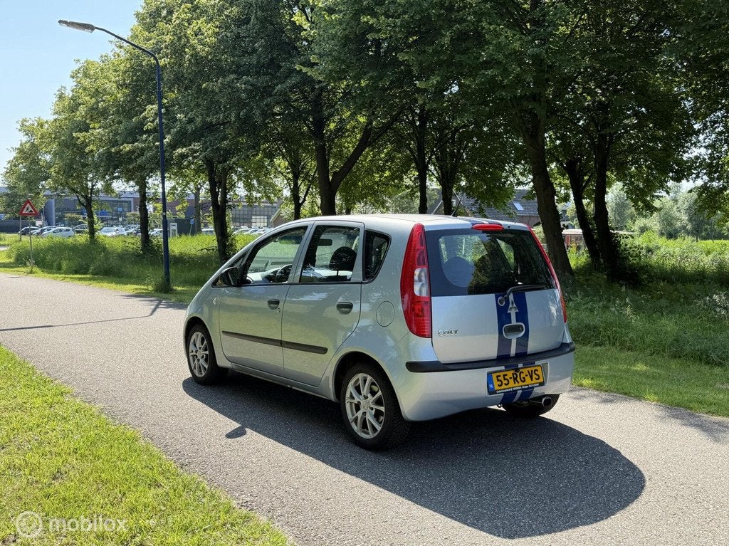 Mitsubishi Colt 1.5 Invite*AUTOMAAT*NAP*CARPLAY*AIRCO, Auto's, Mitsubishi, 970 kg, Stof, Zwart, 4 cilinders