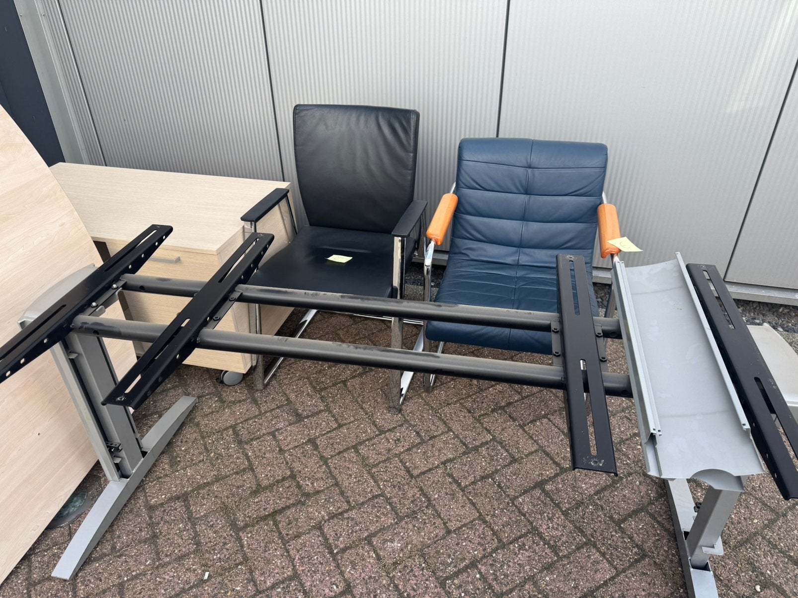Kantoormeubilair, Ophalen