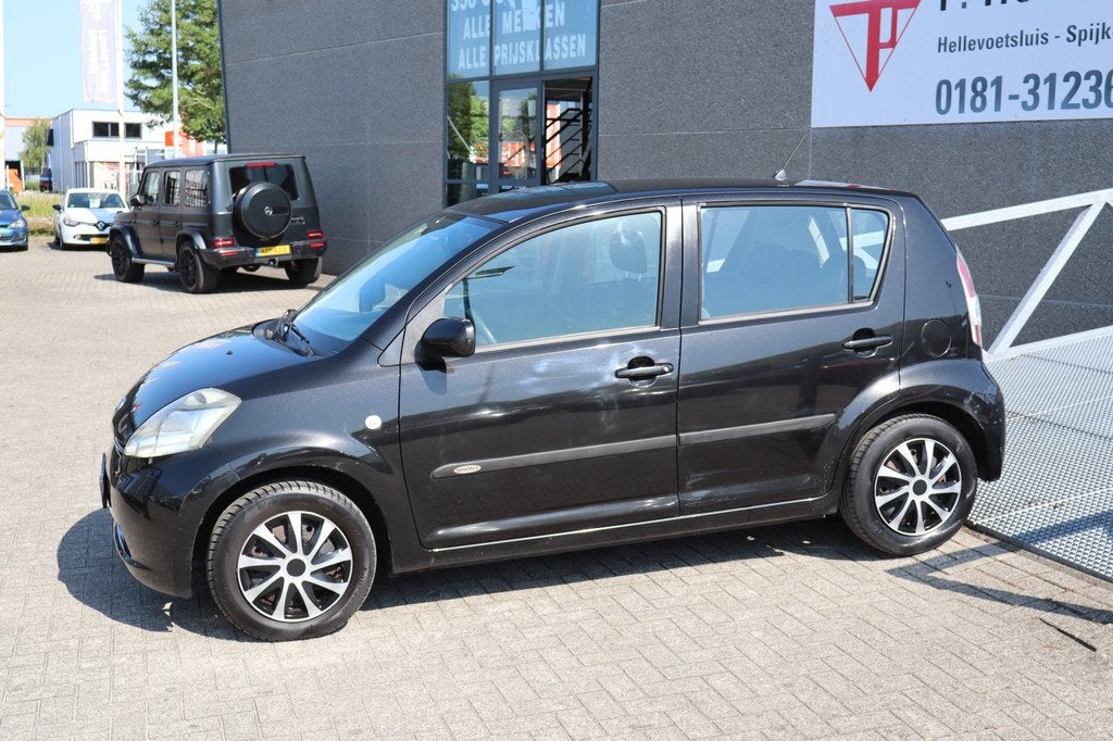 Daihatsu Sirion 2 1.0-12V Airco/Afneembare trekhaak/Radio/El, Auto's, Daihatsu, Voorwielaandrijving, Stof, Gebruikt, Zwart