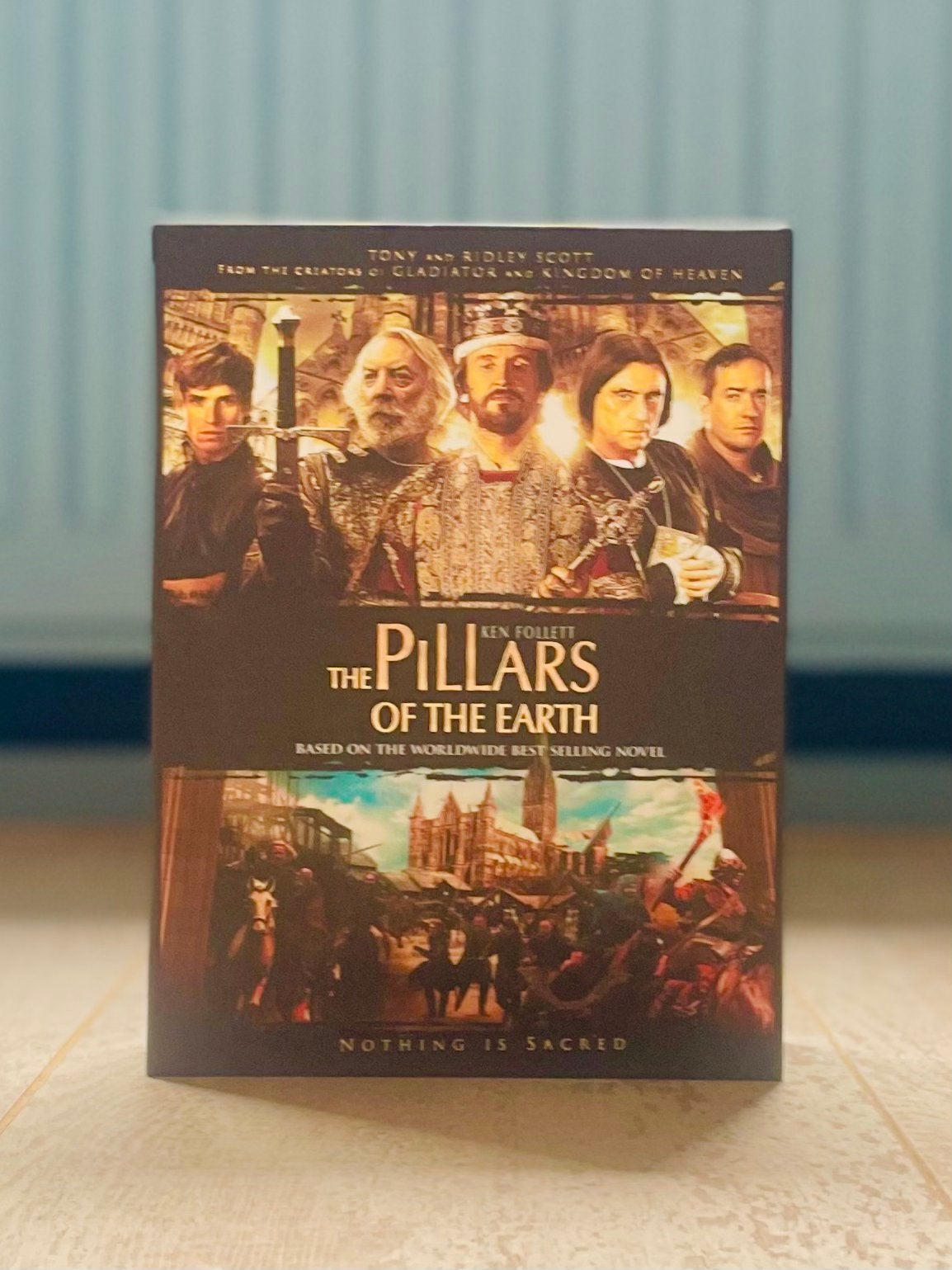 The Pillars of the Earth (Ken Follett) – Complete Miniserie, Ophalen of Verzenden, Zo goed als nieuw, Avontuur, Boxset