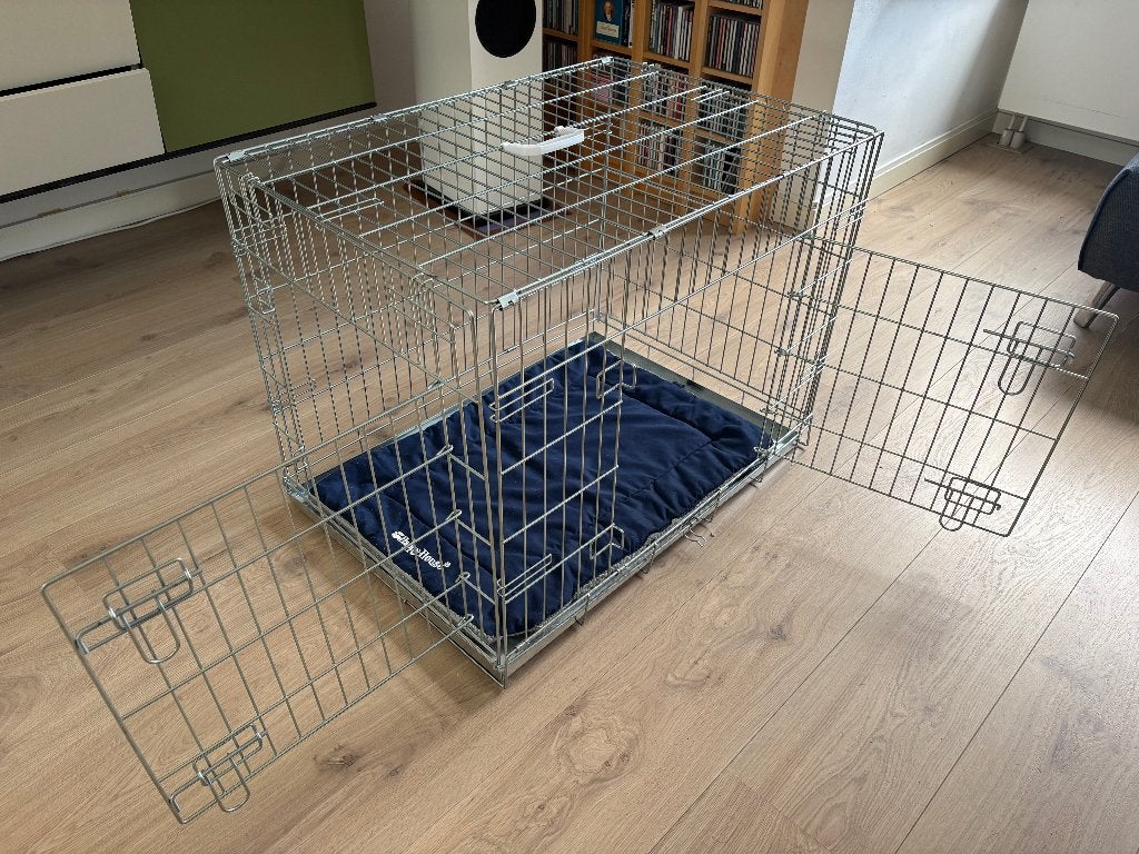 Bench voor een middelgrote hond, Dieren en Toebehoren, Ophalen, Zo goed als nieuw