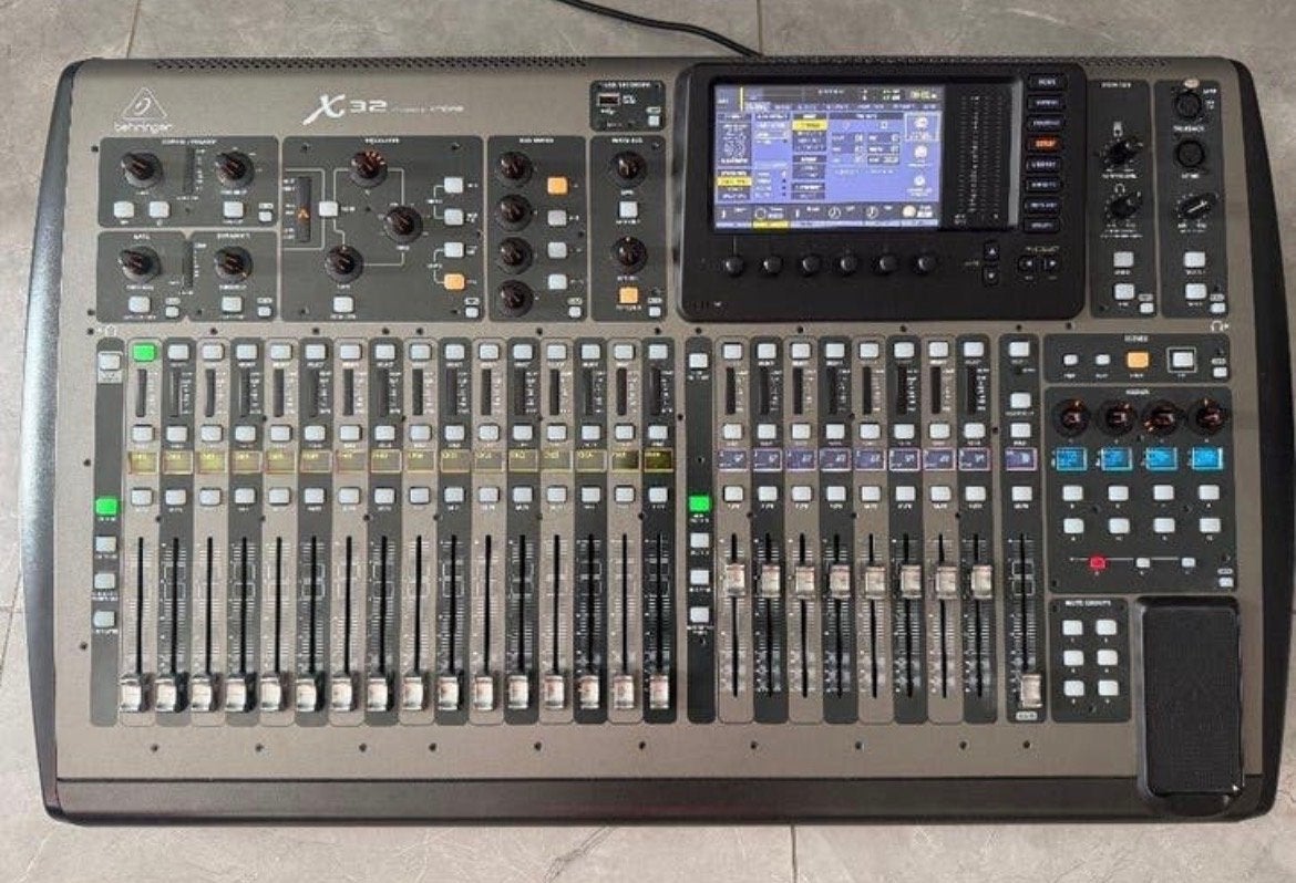 Behringer X32 Full met stofhoes en Dante USB kaart, Ophalen, Gebruikt, 20 kanalen of meer, Microfooningang
