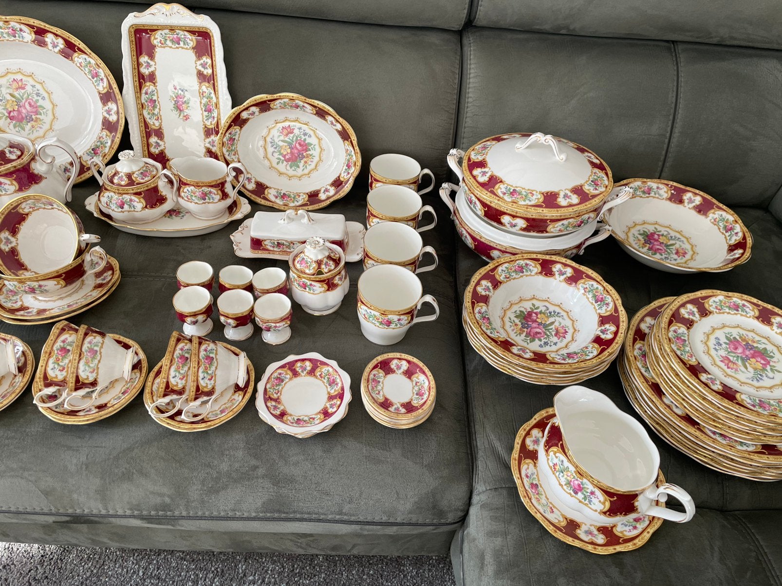 Royal Albert LADY HAMILTON SERVIES🧡💛🧡💛, Verzamelen, Ophalen, Zo goed als nieuw, Porselein, Compleet servies