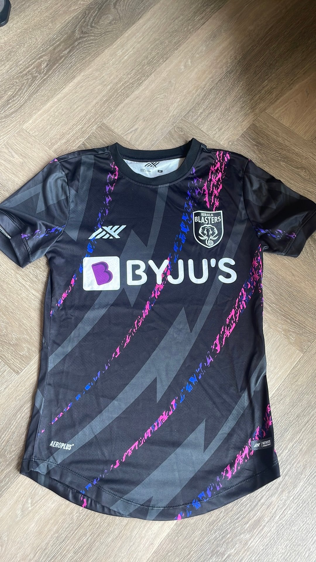 Uitshirt Kerala Blasters FC shirt maat XS, Maat XS of kleiner, Ophalen of Verzenden, Zo goed als nieuw, Shirt