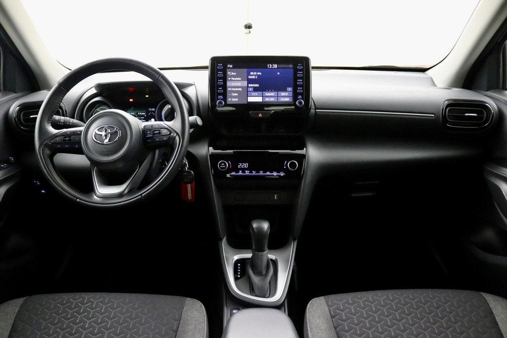 Toyota Yaris Cross 1.5 Hybrid Active grijs, Stof, Gebruikt, 116 pk, 23 km/l
