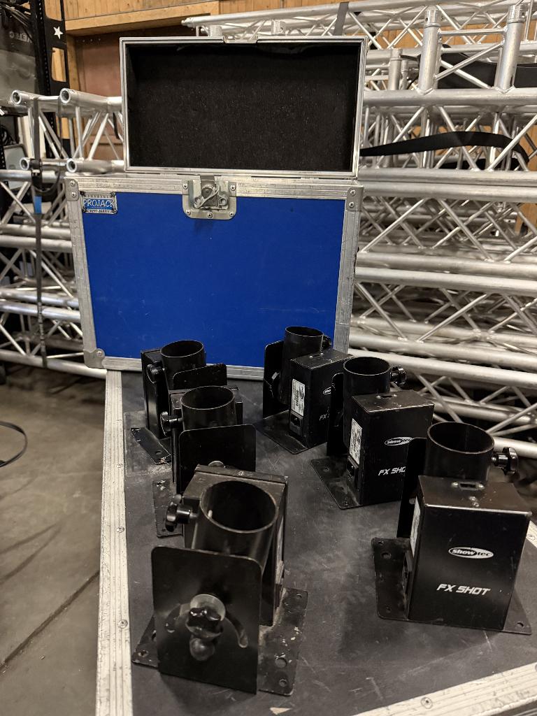 Showtec - Confetti shooter electric set van 6 met case, Muziek en Instrumenten, Ophalen, Showtec, Gebruikt, Licht