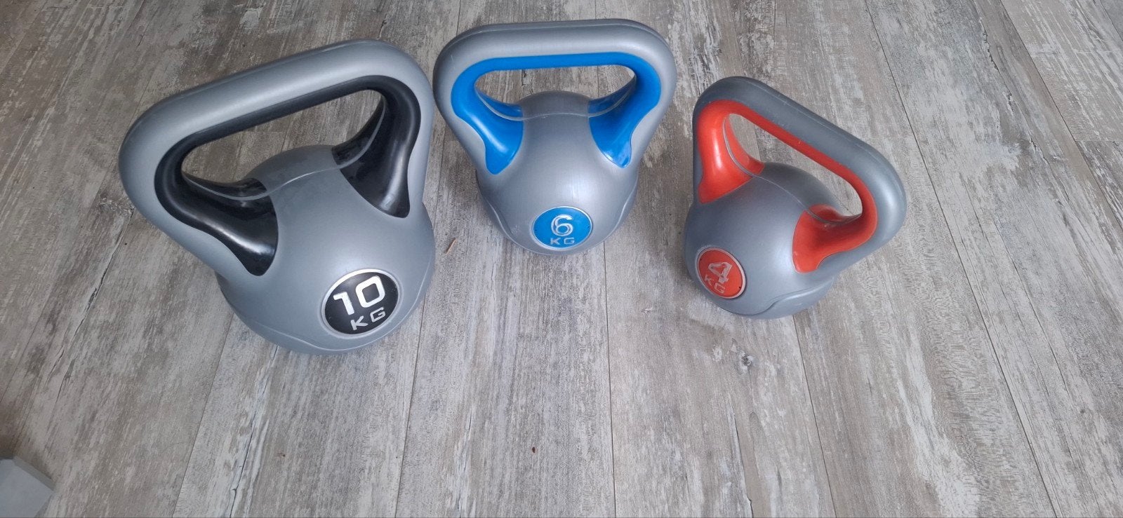 Kettlebells (10kg, 6kg, 4kg) en yogablok, Sport en Fitness, Fitnessmaterialen, Ophalen, Zo goed als nieuw, Benen, Kettlebell