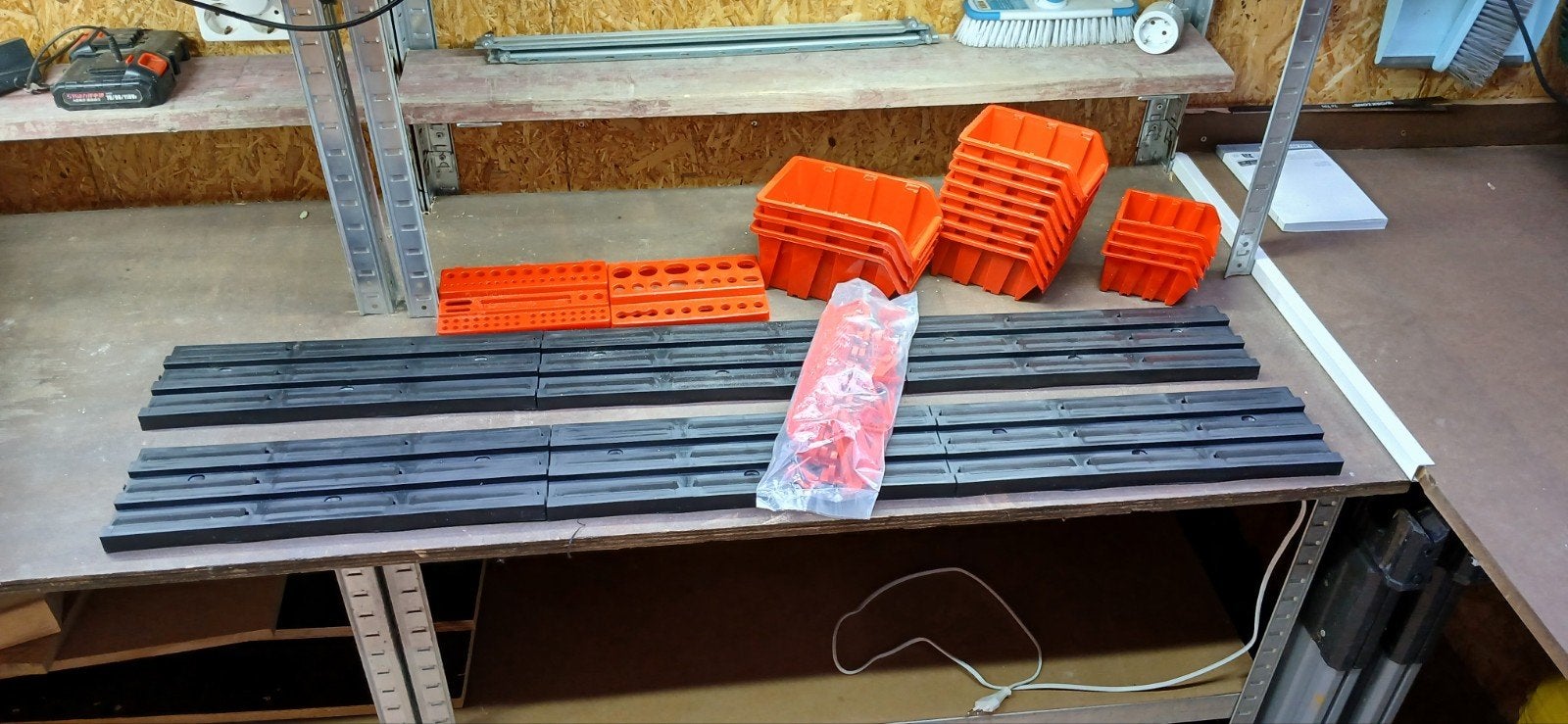 Opbergbakjes en gereedschapshouders voor werkplaats, Ophalen of Verzenden, Gebruikt